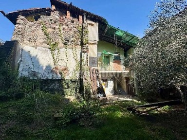 Villa a schiera via baranzano, 8, Centro, Serravalle Sesia