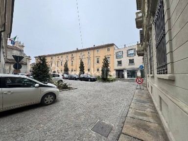 Locale commerciale in Vendita