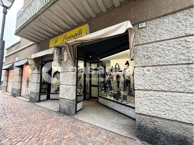 Locale commerciale in Vendita