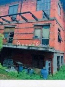 Negozio all'asta frazione Rozzo 16/A, Borgosesia