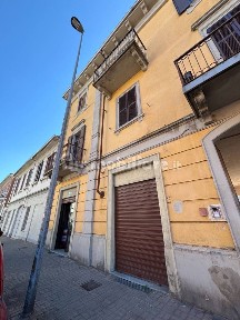 Locale commerciale in Vendita