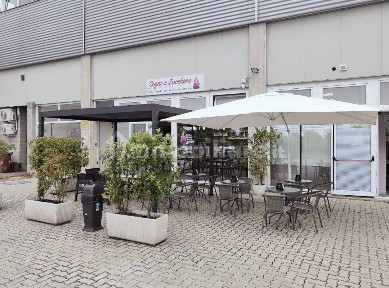 Locale commerciale in Vendita
