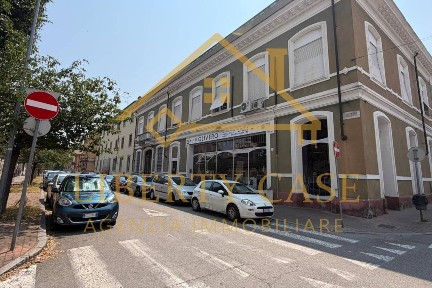 Locale commerciale in Vendita