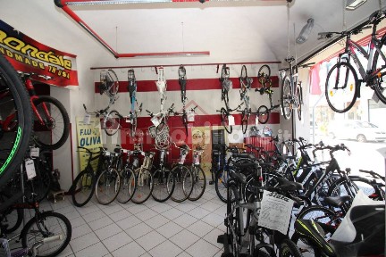 Locale commerciale in Vendita