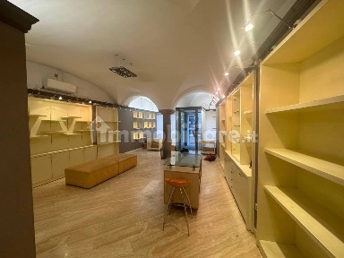Locale commerciale in Vendita