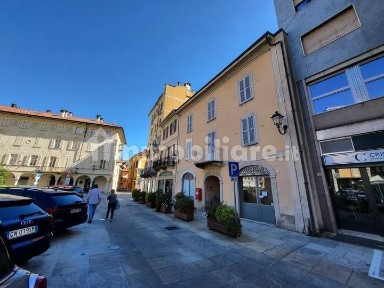 Locale commerciale in Vendita
