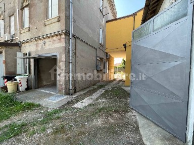 Porto Viro, Piazza Giacomo Matteotti, 4