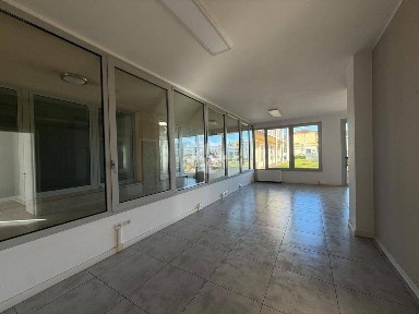 Locale commerciale in Affitto