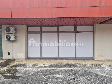 Locale commerciale in Affitto