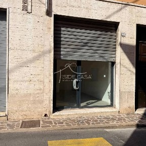 Locale commerciale in Affitto