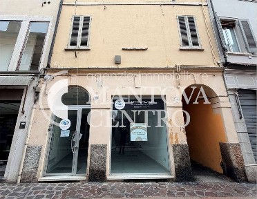 Locale commerciale in Affitto