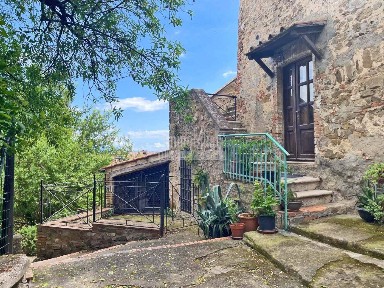 Manciano, Via delle Scuole