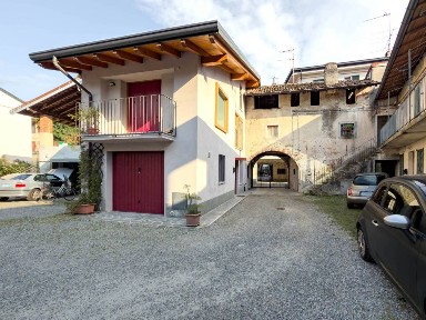 Terratetto unifamiliare via achille piazzi 9, Centro, Angera