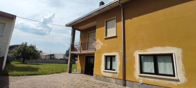 Terratetto unifamiliare via Alcide De Gasperi 38, Centro, Ferno