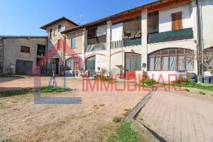 Terratetto plurifamiliare via Felice Cavallotti 6, Centro, Vergiate