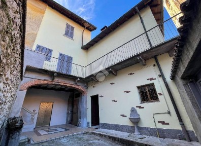 Terratetto unifamiliare piazza San Vittore 4, Centro, Arcisate