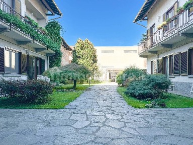 Terratetto unifamiliare 231 m², buono stato, Centro, Samarate