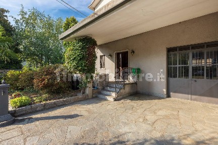 Terratetto unifamiliare via Adua, Centro, Vedano Olona