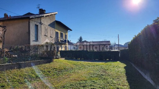 Terratetto plurifamiliare via Alessandro Manzoni 16, Centro, Besozzo