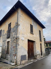 Terratetto plurifamiliare via Giosuè Carducci, Centro, Leggiuno