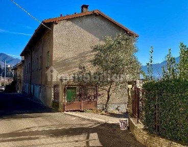 Terratetto unifamiliare 220 m², da ristrutturare, Caravate