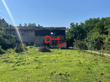 Terratetto unifamiliare 109 m², da ristrutturare, Valle Olona, Varese