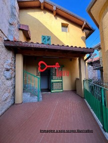 Terratetto unifamiliare 160 m², da ristrutturare, Cavagnano, Cuasso al Monte
