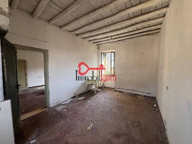 Terratetto unifamiliare 90 m², da ristrutturare, Centro, Arcisate