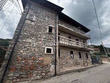 Terratetto unifamiliare via Roma, Centro, Cuasso al Monte