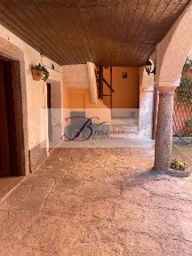 Terratetto unifamiliare 200 m², da ristrutturare, Castello Cabiaglio