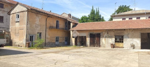 Terratetto unifamiliare via Vittorio Veneto 35, Centro, Lonate Pozzolo