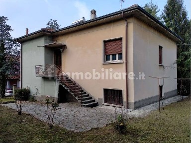 Casa indipendente all'asta via R. Colli, 25, Azzate