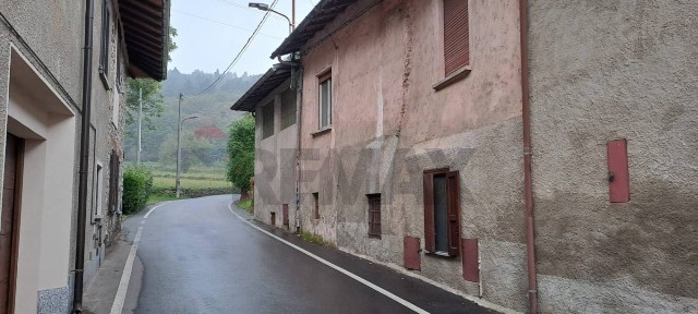 Terratetto plurifamiliare 130 m², da ristrutturare, Cuirone, Vergiate
