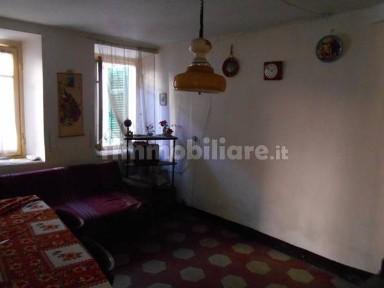 Terratetto unifamiliare 90 m², da ristrutturare, Centro, Cittiglio