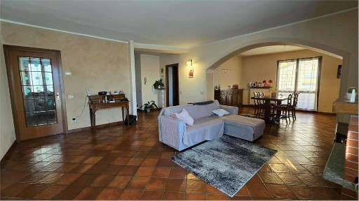 Gemonio, Via Indipendenza, 16