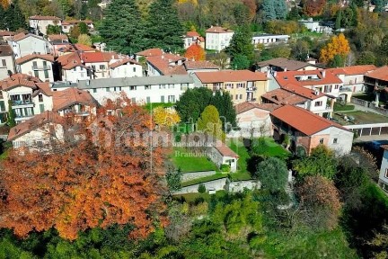Terratetto unifamiliare 670 m², da ristrutturare, Barasso