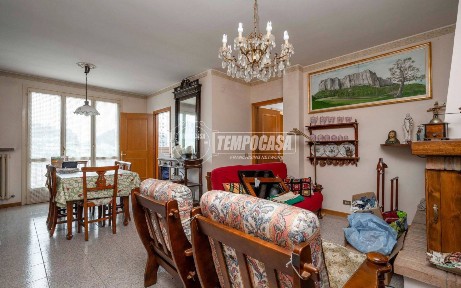 Trilocale buono stato, secondo piano, Castelnuovo Ne' Monti, Castelnovo Ne' Monti