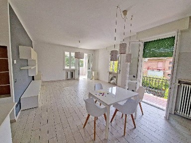 Quadrilocale ottimo stato, secondo piano, Ospizio - San Maurizio, Reggio Emilia