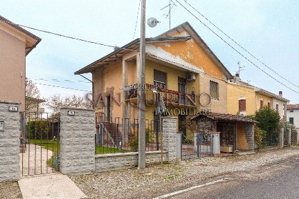 Trilocale via Pelgreffi 14, Santa Maria San Giovanni, Novellara
