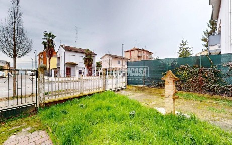 Trilocale viale Giovanni Amendola 37, Centro, Reggiolo