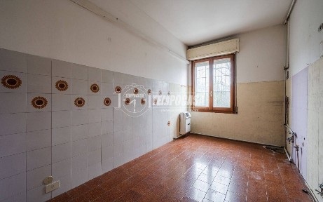 Trilocale via San Martino, Centro, Correggio