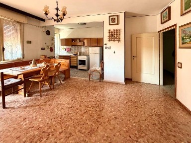 Trilocale via giovanni pascoli 12, Centro, Guastalla