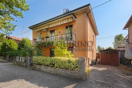 Trilocale via mondaini 9, Gavassa, Reggio Emilia