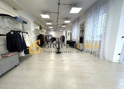 Negozio di abbigliamento in Affitto