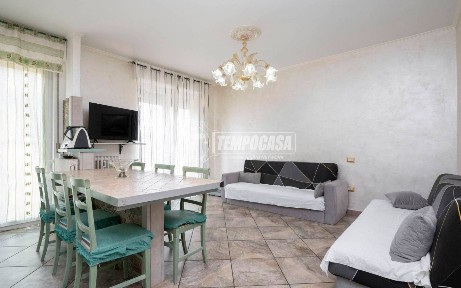 Trilocale ottimo stato, secondo piano, Centro, Montecchio Emilia