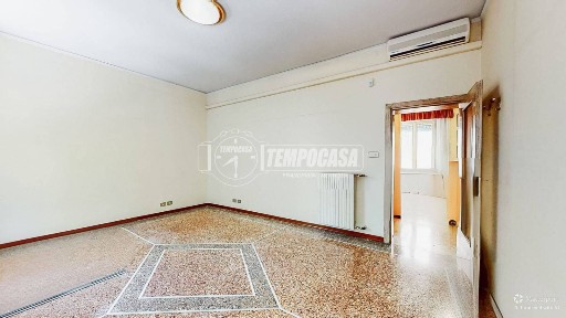 Quadrilocale buono stato, piano rialzato, Viali, Modena