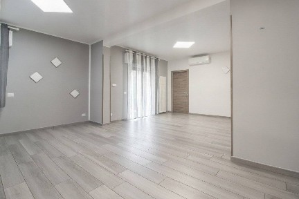 Trilocale via petrarca 23, Centro Storico, Carpi