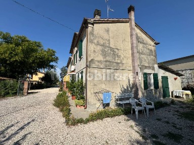 Appartamento buono stato, su più livelli, Mirandola