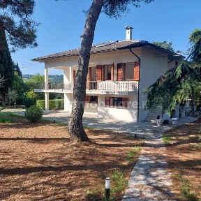 Villa unifamiliare, buono stato, 448 m², Colle Ardizio, Pesaro