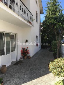 Villa bifamiliare via San Michele, Montecchio, Vallefoglia